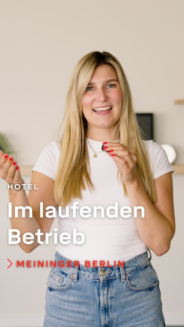 Ein Hotel umbauen, während der Betrieb weiterläuft?
 
Beim @meininger_hotels Berlin Mitte war genau das die Herausforderung: 123 Zimmer, der gesamte öffentliche Bereich und die technische Gebäudeausstattung wurden umfassend erneuert. Und das, während weiterhin Gäste ein und aus gingen.
 
Damit der Hotelbetrieb möglichst wenig beeinträchtigt wurde, kam es vor allem auf eines an: eine präzise Planung und Koordination aller Abläufe. 🔧
 
Laute Arbeiten starteten erst ab 9 Uhr. Gleichzeitig galt es, den Veranstaltungsbetrieb des Comedy Clubs im Erdgeschoss zu berücksichtigen, der weiterhin viermal pro Woche stattfand.
 
Für uns als Generalunternehmer im Innenausbau bedeutet das: Bauabläufe nicht nur planen, sondern an die Gegebenheiten vor Ort anpassen und alle Beteiligten zuverlässig koordinieren.
 
Denn ein erfolgreicher Umbau beginnt lange vor dem ersten Handgriff auf der Baustelle. 💪
 
Copyright: Meininger-Hotels.com
 
#Tenbrink #Innenausbau #Generalunternehmer #Hotelbau #Hotellerie Berlin Projektmanagement