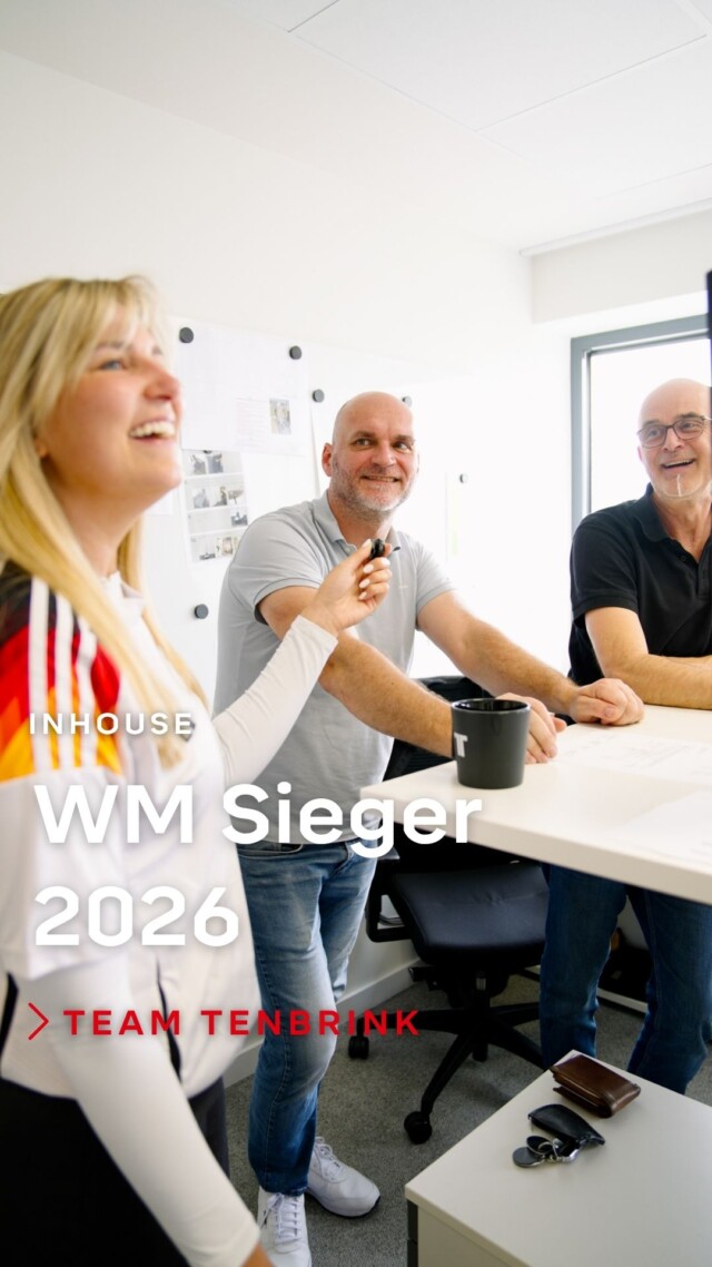 Wer gewinnt die WM 2026? ⚽️
Die Antwort im Tenbrink-Team war ziemlich eindeutig: Deutschland. 

Ob es am Ende wirklich für den Titel reicht, entscheidet sich natürlich im Stadion. Und genau dort waren wir zuletzt unterwegs. Im Deutsche-Bank-Park in Frankfurt. Allerdings nicht auf dem Rasen, sondern in der Condor-Loge.

Denn hier wurde aus echten Flugzeugteilen eine hochwertige Inneneinrichtung. Eine außergewöhnliche Idee, die wir gemeinsam mit allen Beteiligten Realität werden lassen durften. Genau das, was Tenbrink ausmacht: Besondere Konzepte in funktionierende Räume übersetzen.

Und jetzt interessiert uns eure Meinung: Wer holt die WM 2026?

#tenbrink #wm2026 #generalunternehmer #stadtlohn #umfrage