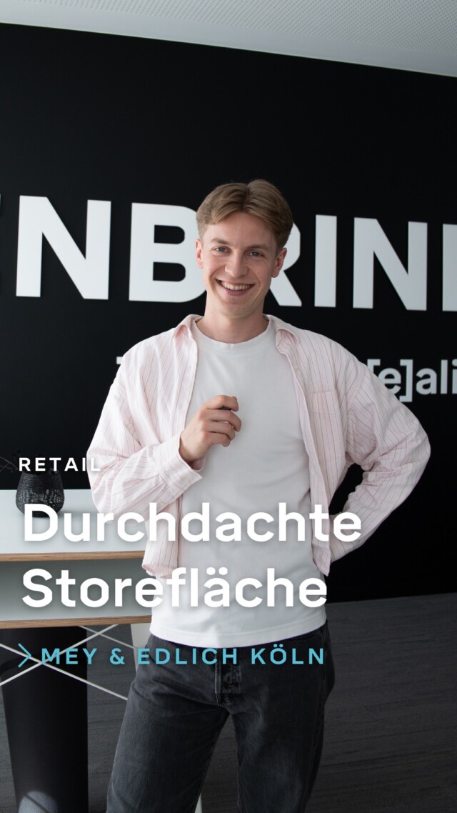 So entsteht eine Markenwelt nach 20 Jahren ohne stationären Handel.

Für den ersten Store von Mey & Edlich in Köln haben wir die Möbel gefertigt. Mit warmen Erdtönen, hochwertigen Materialien und präzise ausgearbeiteten Details.

Ein besonderes Highlight: Das Logo wird selbst zum Gestaltungselement. Mit unserem eigenen Laser wurde es präzise in die Lederpolstermöbel eingearbeitet. Auch an den Warenträgern, in den Wandverkleidungen und im Kassenrückschrank wird die Marke sichtbar. Als Schriftzug, als beleuchtetes Element und als Teil des gesamten Storekonzepts.

So entsteht eine Verkaufsfläche, die bis ins Detail durchdacht ist und Mey & Edlich nicht mehr nur online erlebbar macht.

#meyundedlich #store #retail #tenbrink #generalunternehmer #stadtlohn