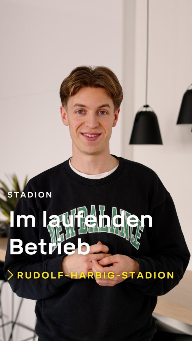 Was bedeutet eigentlich Umbau im laufenden Betrieb?

Im laufenden Betrieb heißt, der Alltag läuft weiter, während wir bauen. Genau darin liegt die Herausforderung. In Dresden lief der Veranstaltungsbetrieb parallel zu unseren Arbeiten weiter. An Eventtagen wurde nicht gearbeitet oder wir haben die Abläufe so strukturiert, dass Gäste nichts davon merken.

So kann auch ein Hotel im laufenden Betrieb renoviert werden. Denn wir modernisieren Etage für Etage, während das Haus geöffnet bleibt. Gäste nutzen alles ganz normal weiter. Damit das klappt, achten wir besonders auf Staub und Lärmschutz, klare Beschilderung und eine Logistik, die punktgenau sitzt. Dazu kommen sauber abgestimmte Gewerke, damit jeder Handgriff zur richtigen Zeit passiert.

So entsteht Neues, ohne den Betrieb zu unterbrechen.

@gkad_architects @sgdynamodresden #tenbrink #innenausbau #umbauimlaufendenbetrieb #generalunternehmer #präzision #logistik #handwerk #stadion #hotel #madebytenbrink #gkad_architects